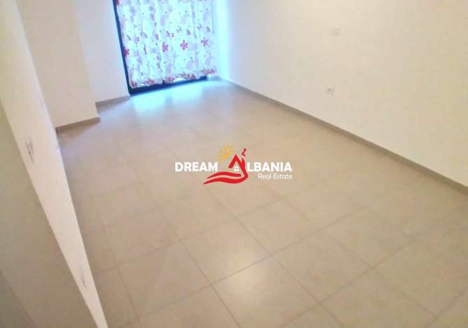 Ambiente Commerciale in Affitto 3+1 a Tirana - 600 Euro