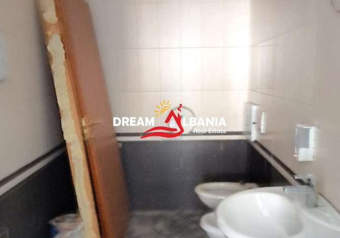 Ambient komercial me qera ne rrugen e Dibres ne Kompleksin Halili ne Tirane (ID 42611063)