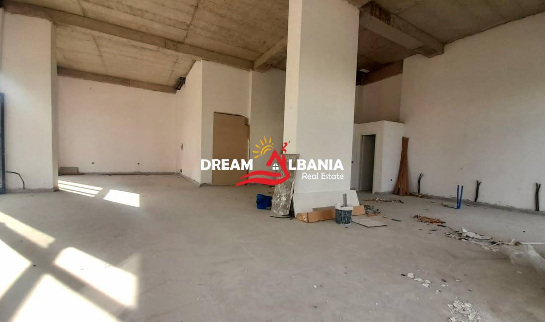 Jepet me qera Dyqan+Post parkimi ne Laprake prane Hotel Relax, Tirane(ID 4271945).