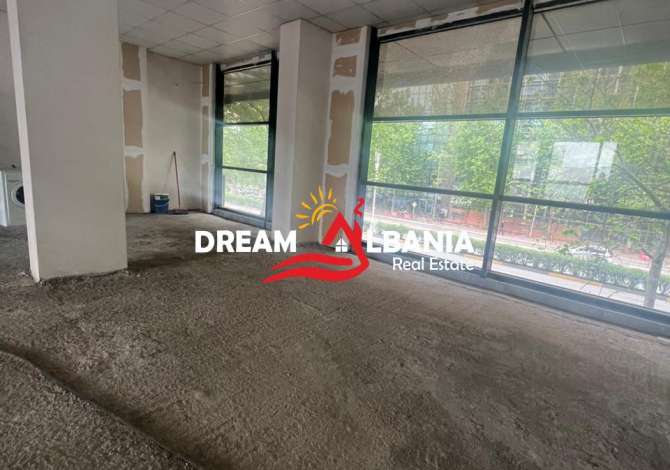 Ambiente Commerciale in Affitto 3+1 a Tirana - 1,500 Euro