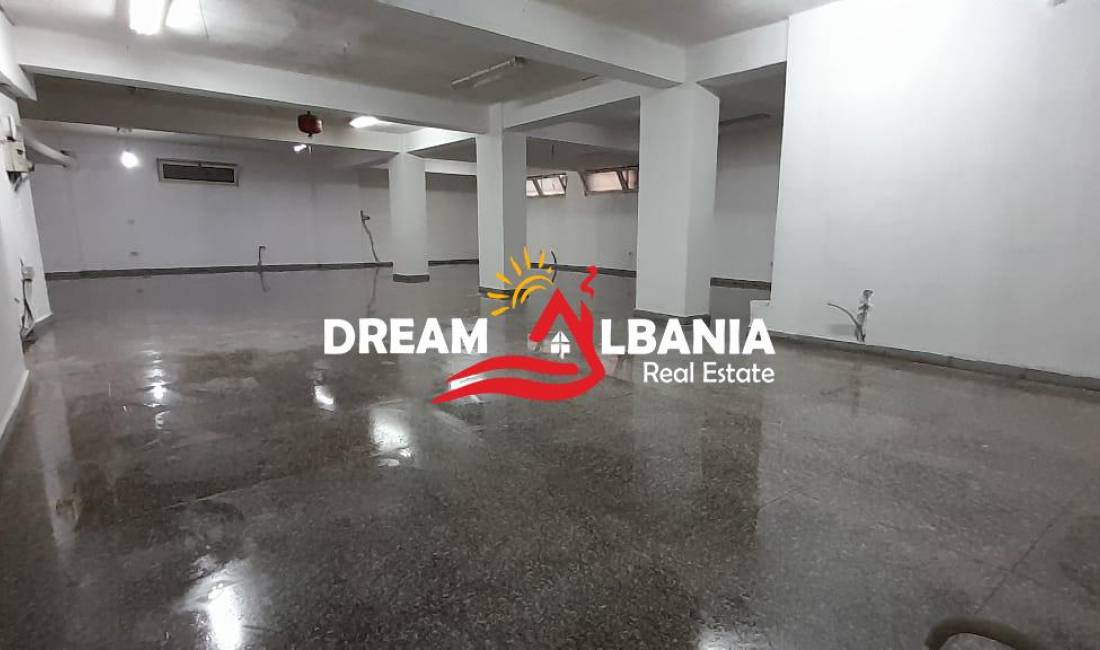 Ambjent Biznesi me qera ne Qender ne fillim te rruges se durresit ne Tirane ( 42611066)