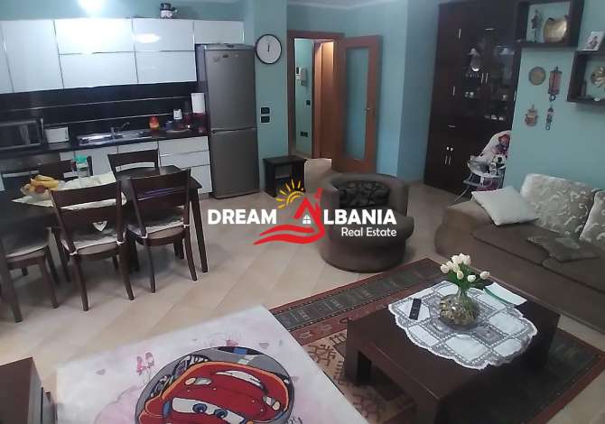 Shtepi ne shitje Apartament ne Tirane, 2+1, Mobilimi E mobiluar, Pagesa 252,000  Euro.