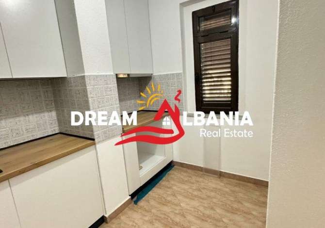 Ambiente Commerciale in Affitto 3+1 a Tirana - 800 Euro