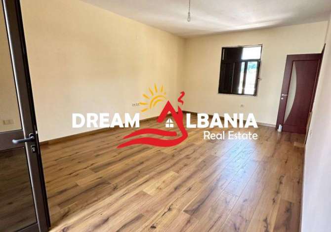 Ambiente Commerciale in Affitto 3+1 a Tirana - 800 Euro