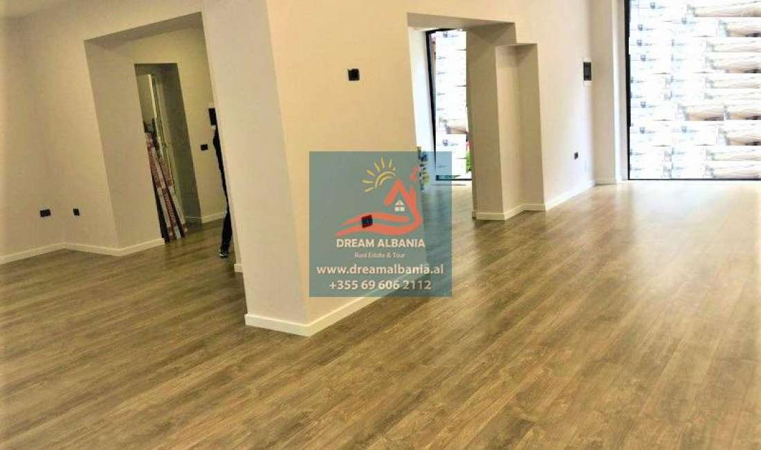 Dyqan per shitje ne Bulevardin Zogu i Pare, prane Fakultetit te Shkencave, ne Tirane (ID 4171104)
