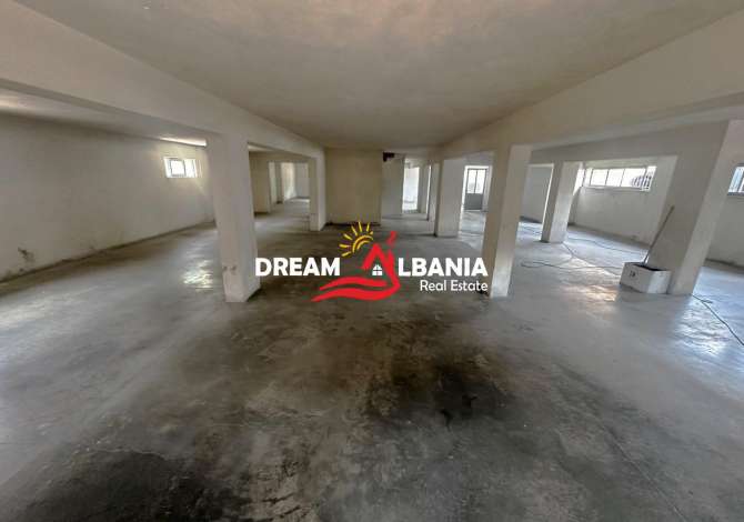 Magazine me qera prane Doganes (ID 4281221)