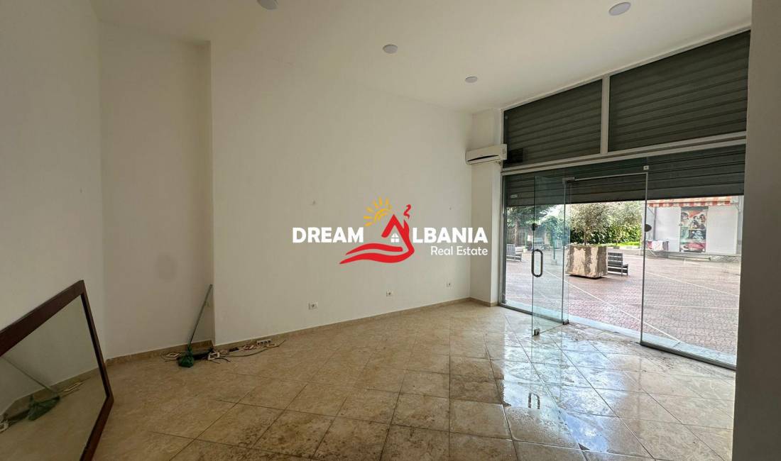 Jepet me qera dyqan\zyre ne Astir prane rrethrotullimit (ID 42611089)