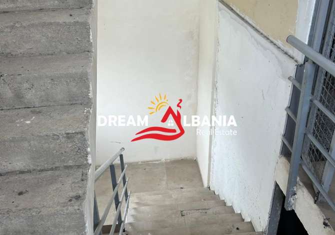 Jepet me qera Magazine Ne Zonen e Saukut te Vjeter (ID 4281223)