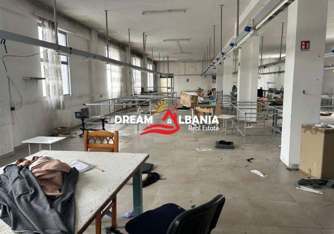 Ambiente Commerciale in Affitto 4+1 a Tirana - 1,200 Euro