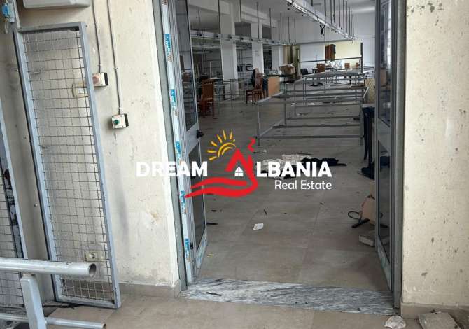 Jepet me qera Magazine Ne Zonen e Saukut te Vjeter (ID 4281223)