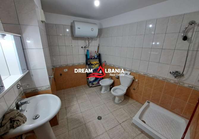 Zyre me qera ne rrugen Myslym Shyri, ne afersi te Karburant Kastrati ne Tirane (ID 42611093)