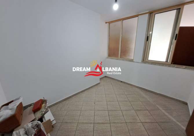 Ambient biznesi me qera 3+1 ne Tirane - 400 Euro