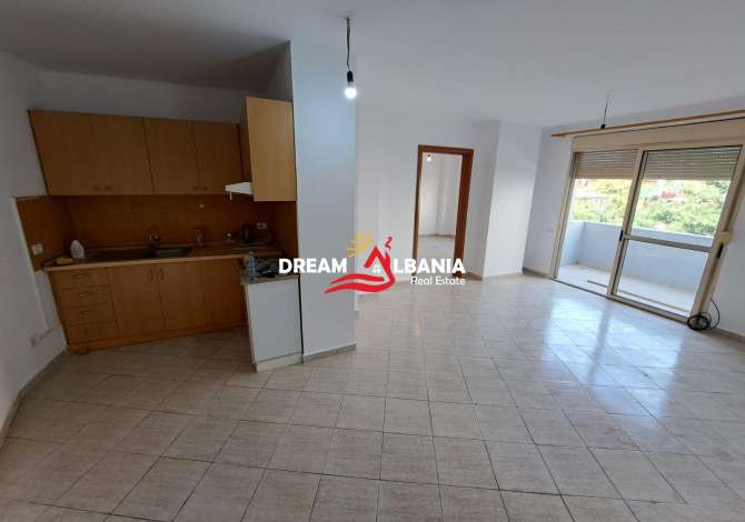 Ambient biznesi me qera 3+1 ne Tirane - 400 Euro