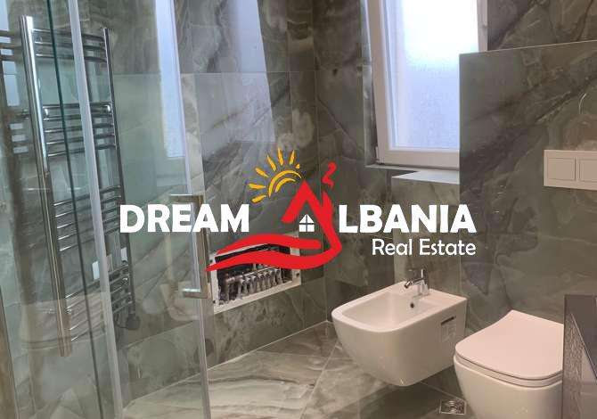 Ambiente Commerciale in Affitto 3+1 a Tirana - 1,100 Euro