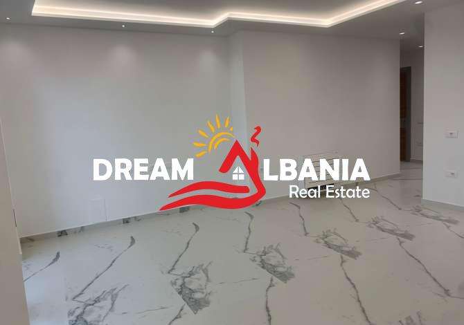 Ambiente Commerciale in Affitto 3+1 a Tirana - 1,100 Euro