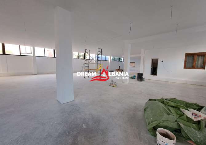 Jepet me qera magazine ne zonen e 5 Majit, mbrapa Concord Center ne Tirane (ID 4281206)