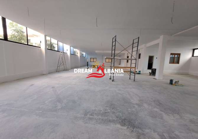 Jepet me qera magazine ne zonen e 5 Majit, mbrapa Concord Center ne Tirane (ID 4281206)