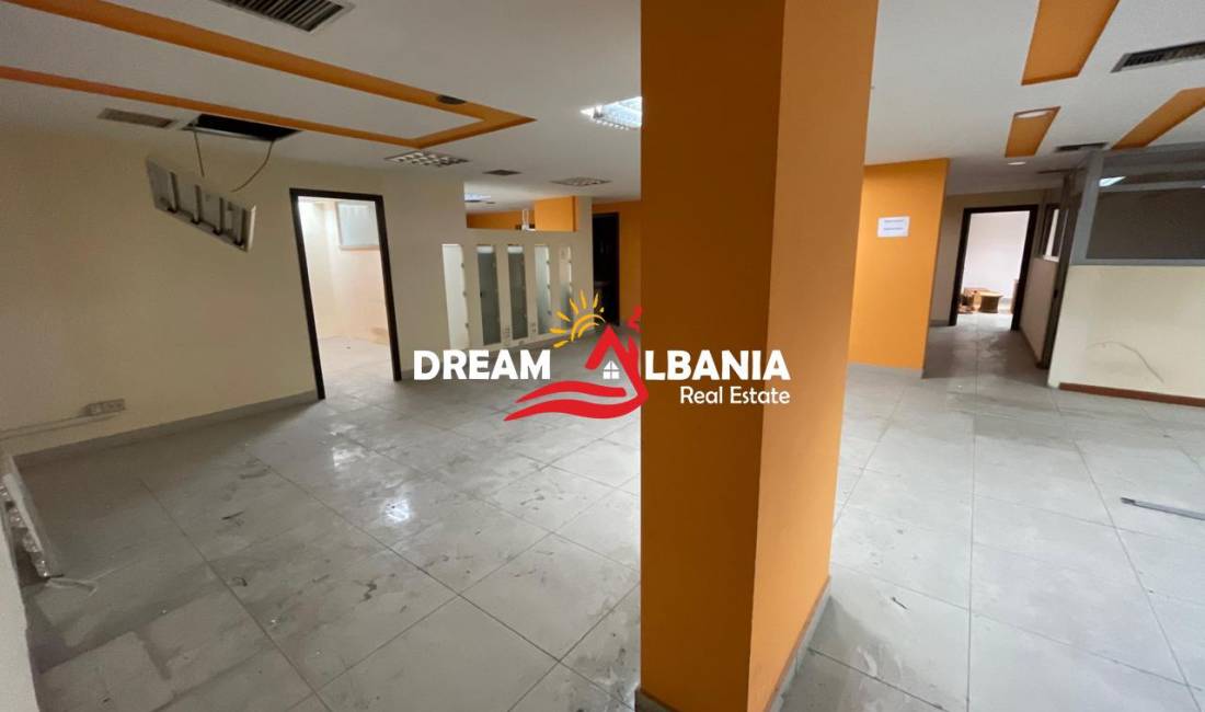 Jepet me qera ambjent biznesi prane Stadiumit Dinamo (ID 4271970)