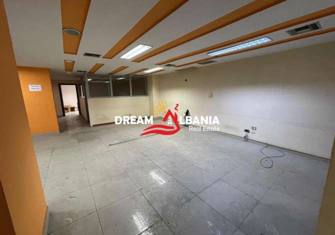 Jepet me qera ambjent biznesi prane Stadiumit Dinamo (ID 4271970)