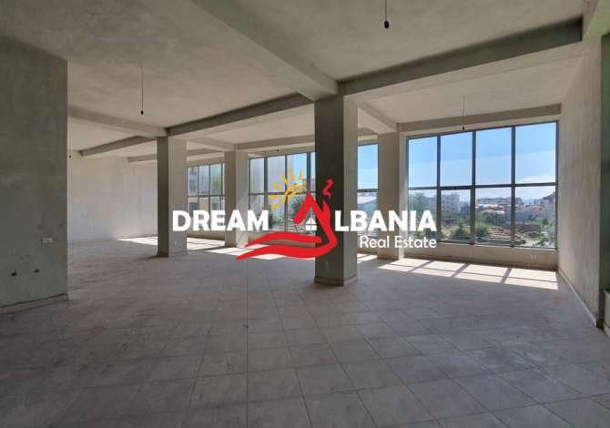 Ambiente Commerciale in Vendita 3+1 a Tirana - 400,000 Euro