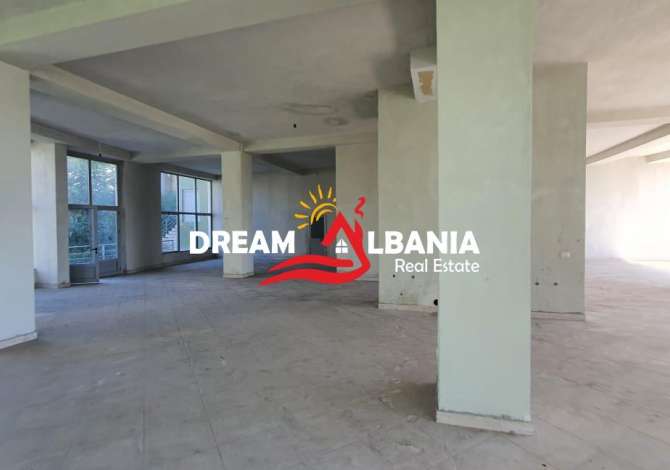 Ambiente Commerciale in Vendita 3+1 a Tirana - 400,000 Euro