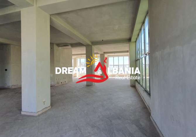 Ambjent Biznesi per Shitje prane Shkolles se Bashkuar (ID 4171516)