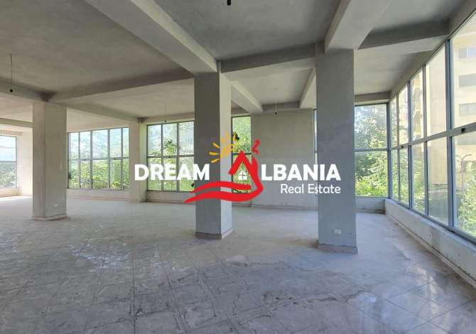 Ambiente Commerciale in Vendita 3+1 a Tirana - 400,000 Euro