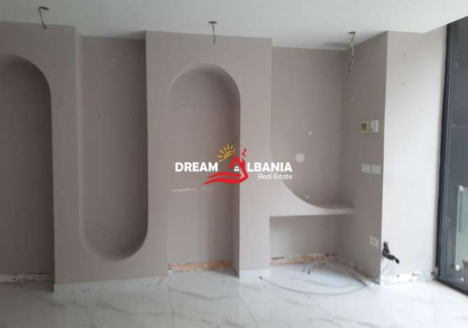 Dyqan me qera te Sheshi Wilson prane Postes nr 8 (ID 4271972).