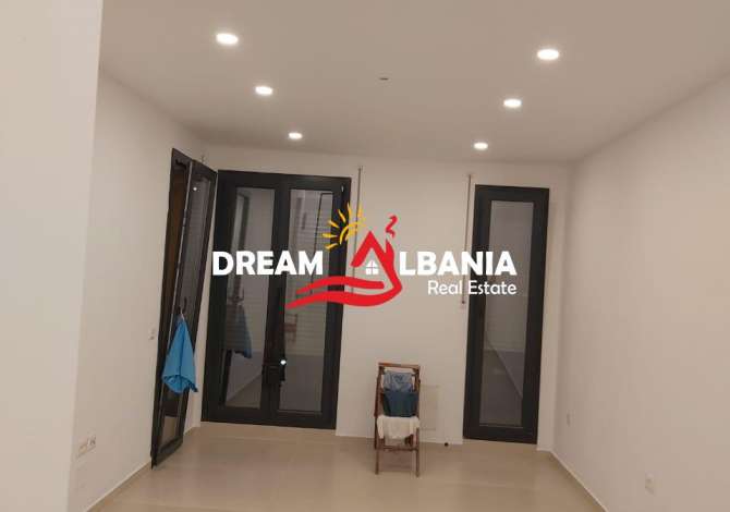Ambiente Commerciale in Affitto 3+1 a Tirana - 450 Euro