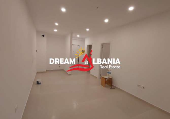 Ambiente Commerciale in Affitto 3+1 a Tirana - 450 Euro
