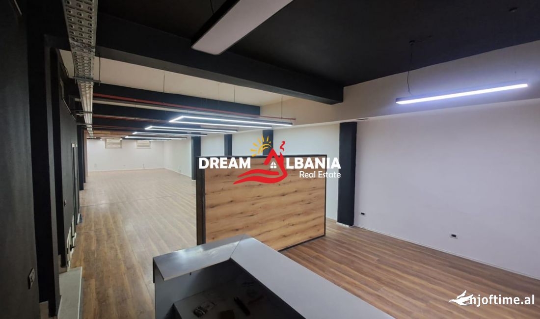 Ambjent zyre me qera ne rrugen “Kongresi i Lushnjes”, prane “21 Dhjetorit” (ID 42611030)