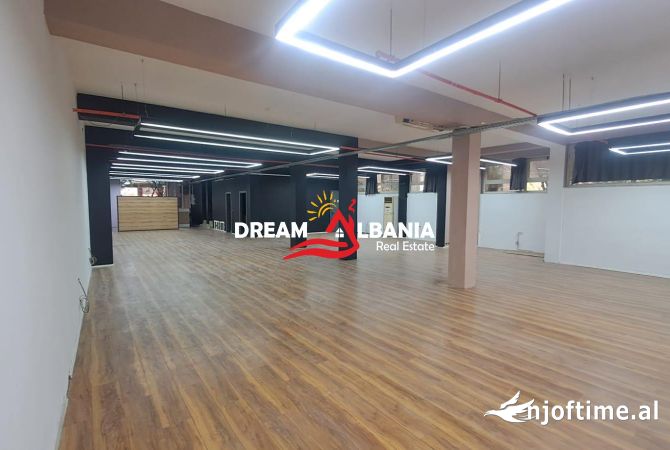 Ambjent zyre me qera ne rrugen “Kongresi i Lushnjes”, prane “21 Dhjetorit” (ID 42611030)