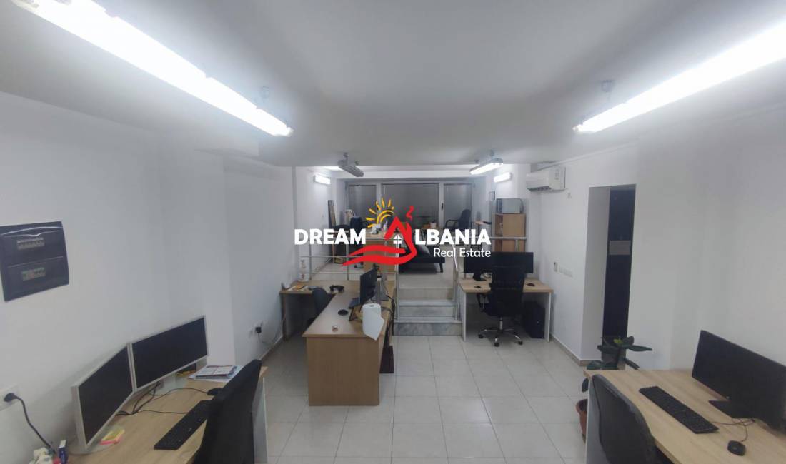 Jepet me qera ambient zyre tek 21 Dhjetori