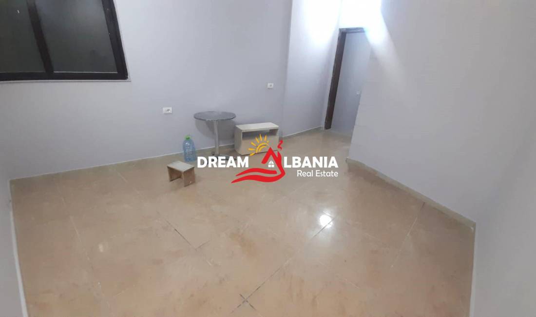 Ambjent per zyra me qera te Selvia siper Gjimnazit Partizani (ID 42611094).