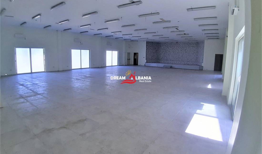 Magazina  dhe  Zyra me qera ne Autostraden Tirane-Durres prane Gega Oil ne Tirane ( ID 4281041 ) 