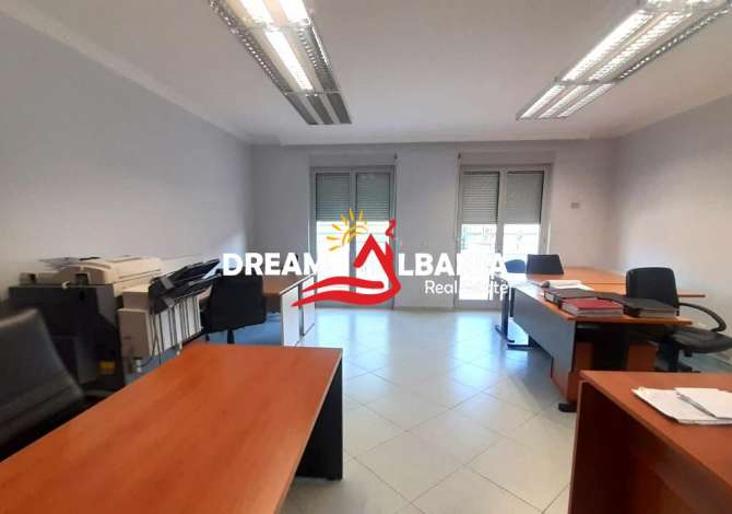 Ambient biznesi me qera 3+1 ne Tirane - 1,400 Euro