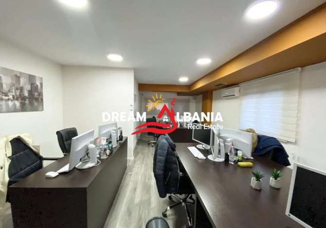 Ambiente Commerciale in Affitto 3+1 a Tirana - 3,000 Euro