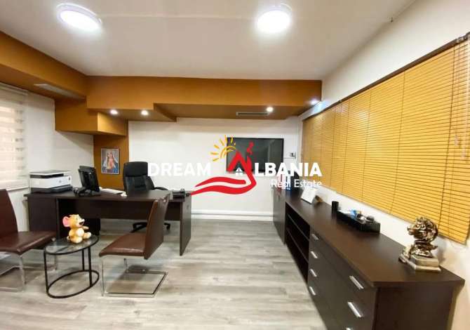 Ambiente Commerciale in Affitto 3+1 a Tirana - 3,000 Euro