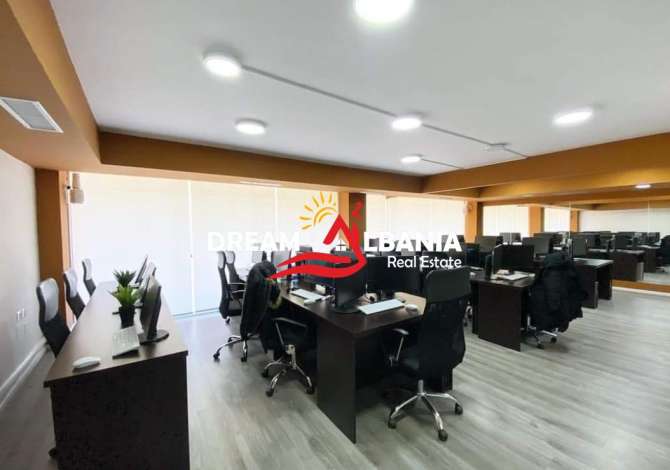 Ambiente Commerciale in Affitto 3+1 a Tirana - 3,000 Euro