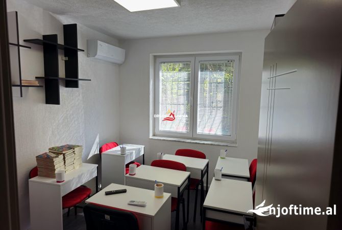 Ambiente Commerciale in Affitto 3+1 a Tirana - 750 Euro