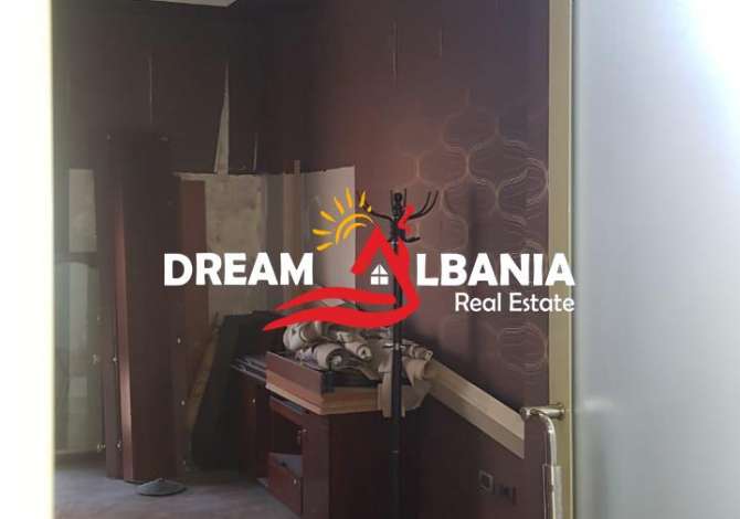 Ambiente Commerciale in Vendita 1+1 a Tirana - 70,000 Euro