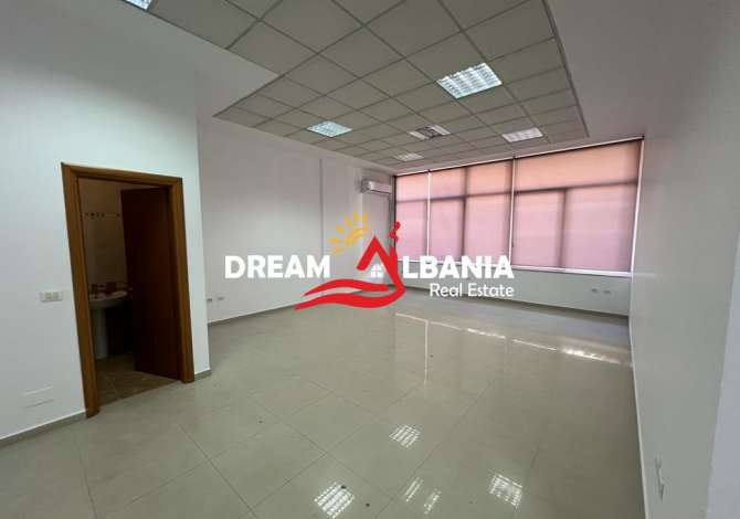 Ambiente Commerciale in Affitto 3+1 a Tirana - 700 Euro