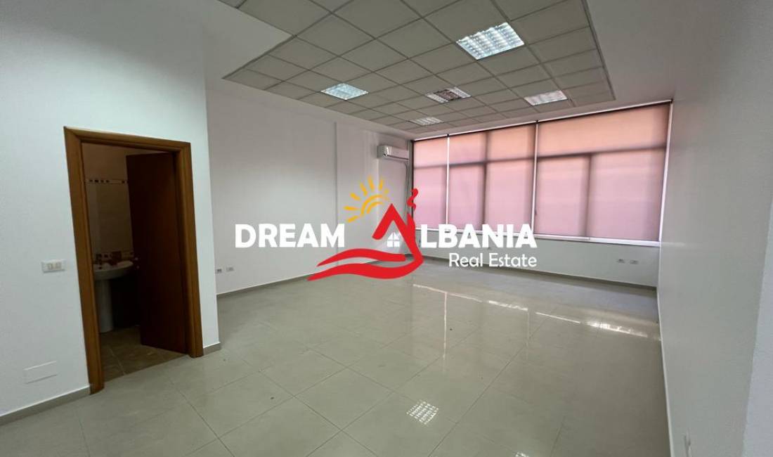 Zyre me qera ne Myslym Shyr, Ne Pallat te Ri (ID 42611021)