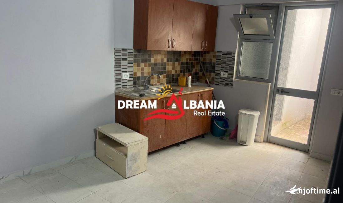 Ambjent per zyra me qera tek Selvia (ID 42611094)