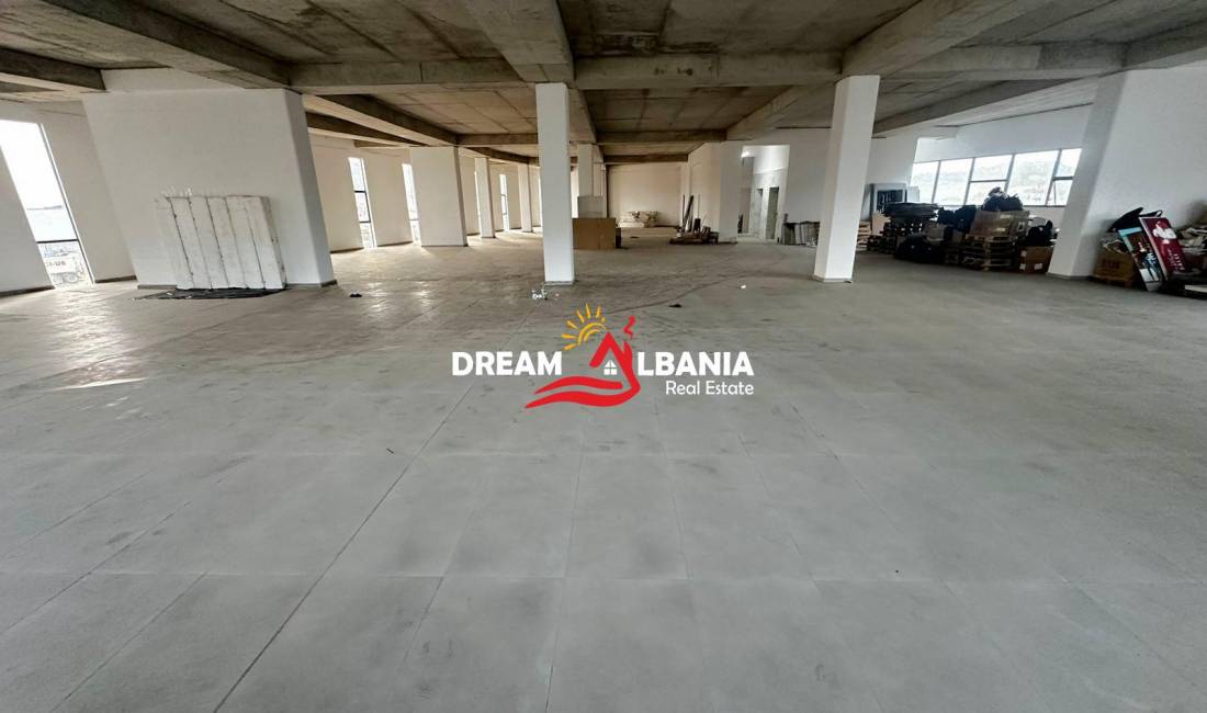 Jepet me qera ambjent zyre/magazine, ne Kombinat, prane Komisariatit Nr.6 (ID 42611154)