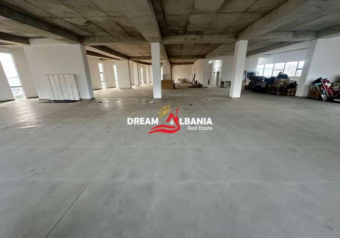 Ambiente Commerciale in Affitto 4+1 a Tirana - 3,500 Euro
