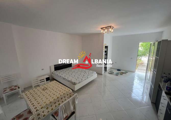 Private house for rent in Tirana 7+1, Emty