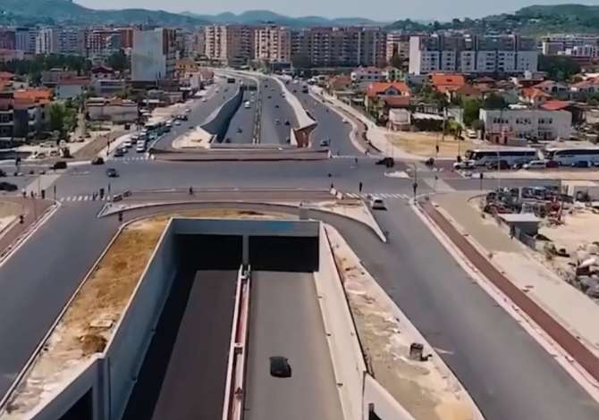 Magazine me qera ne rrugen Ali Bakiu, prane ish-sheshit Shqiponja, Tirane (ID 4281243)