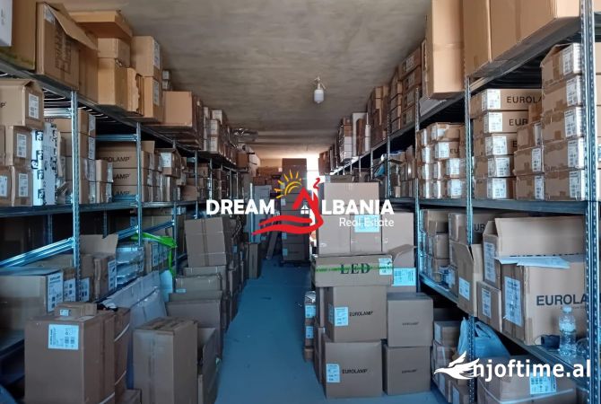 Magazine me qera ne rrugen Ali Bakiu, prane ish-sheshit Shqiponja, Tirane (ID 4281243)