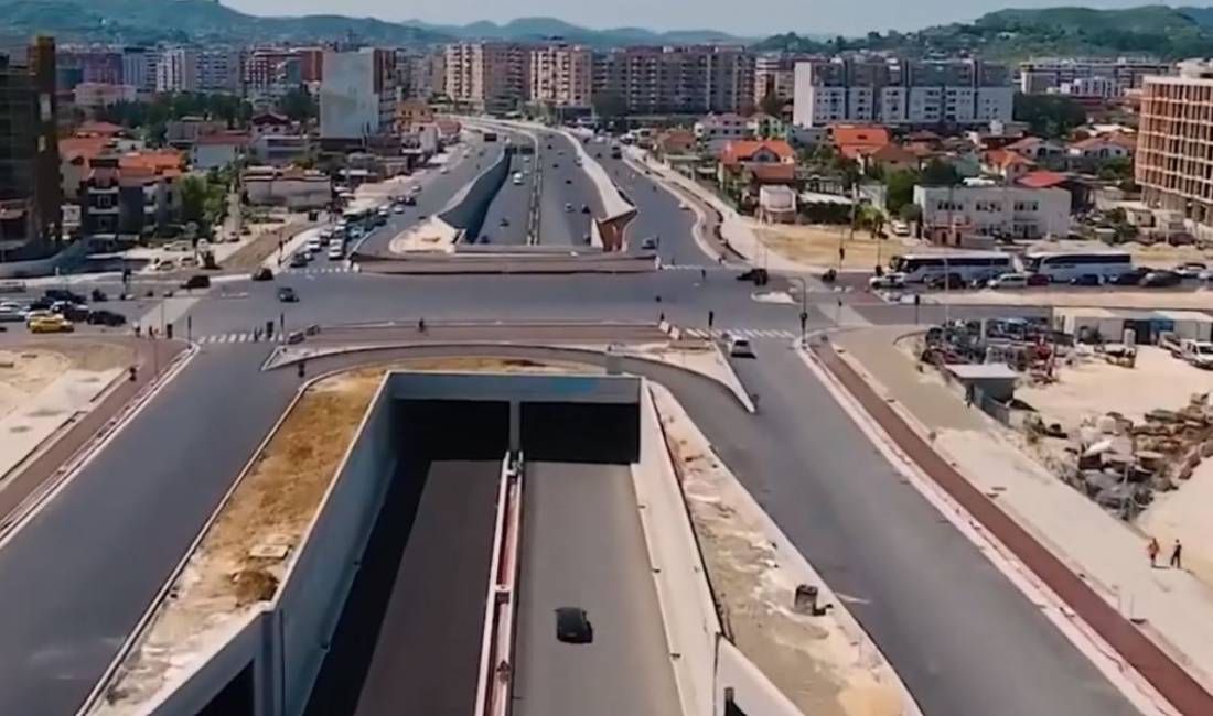 Magazine me qera ne rrugen Ali Bakiu, prane ish-sheshit Shqiponja, Tirane (ID 4281243)